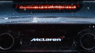 Hátulról támad a McLaren 675LT