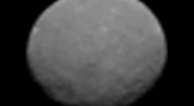 Animáció a Ceres forgásáról. A megfigyelések idején a Dawn mintegy 237 ezer kilométerre volt a Cerestől
