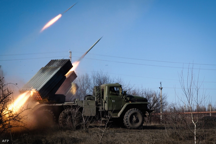 Oroszpárti szeparatisták rakétaállása Gorlivka mellett