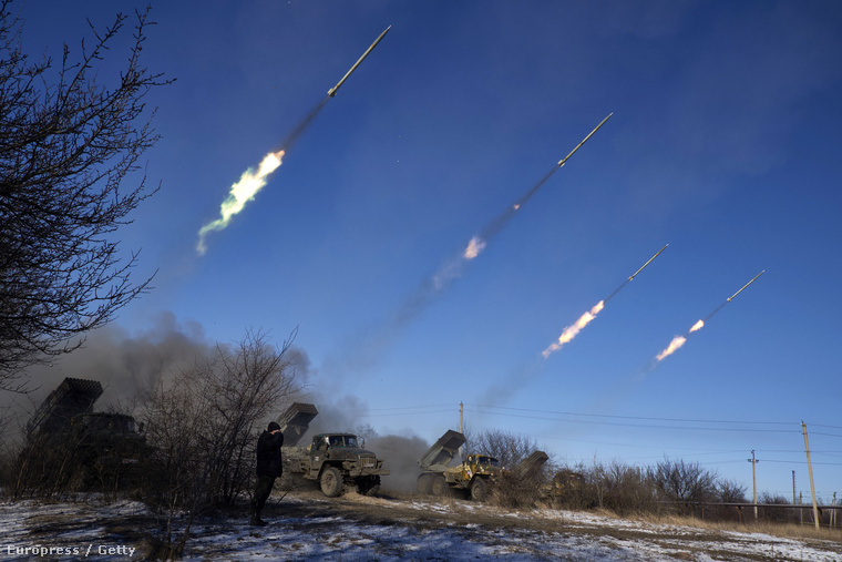 Oroszpárti szakadárok lövik Debalcevét február 18-án, a tűzszünet után.