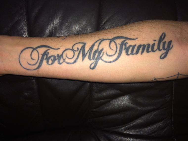 „Ennek a párja a jobb alkarom, a For my Family felirat, az egész jobb karom a családomnak lett szentelve.”