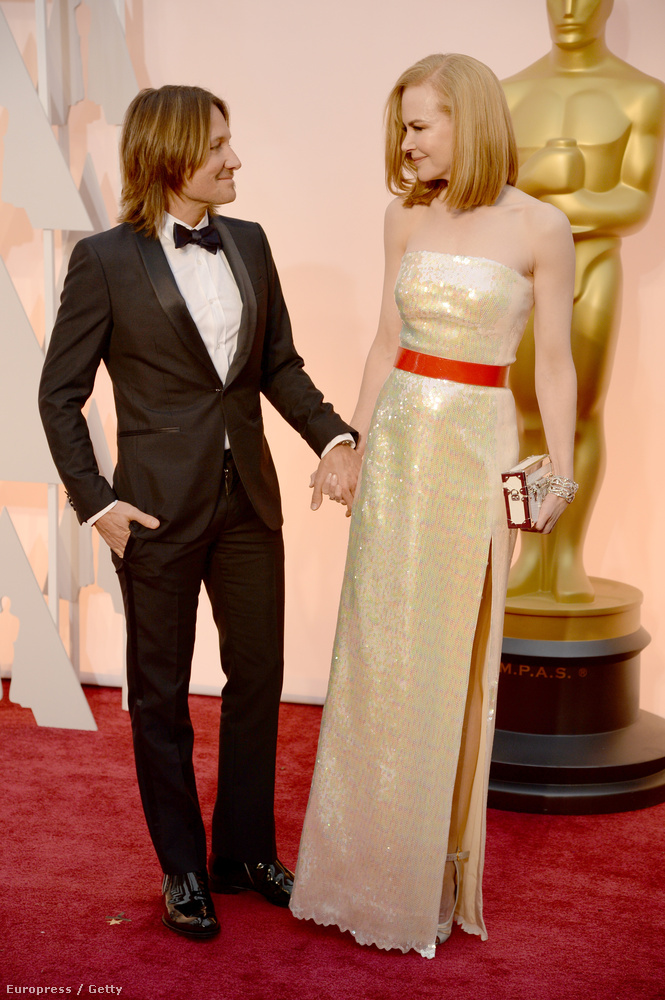 Őrület, hogy Nicole Kidman mennyivel magasabb Keith Urbannél ebben a bizonyára elég magas sarkú cipőben