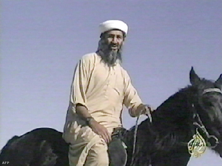 Oszama bin Laden egy 1998-as videófelvételen.