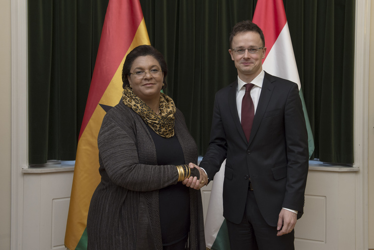 Szijjártó Péter február végén Budapesten tárgyalt Hanna Tetteh ghánai külügyminiszterrel