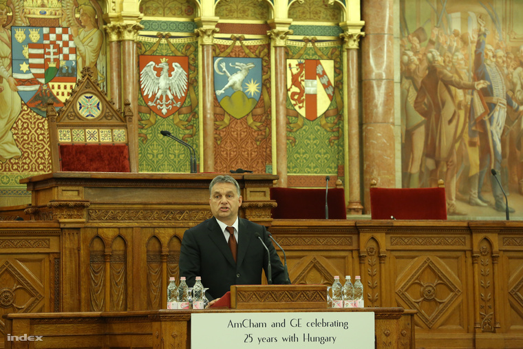 Orbán Viktor az Amcham 25 éves magyarországi jelenlétét ünneplő rendezvényen a parlamentben