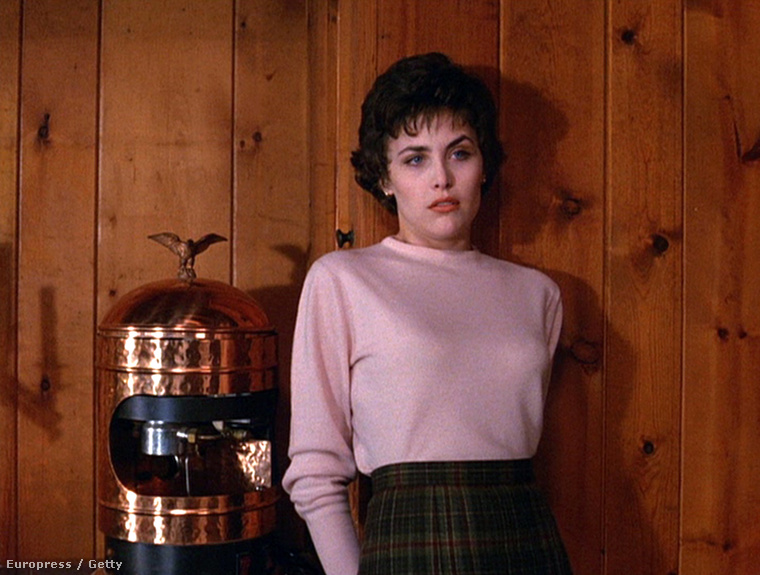 Sherilyn Fenn színésznő Audrey Horne szerepében, a Twin Peaks forgatásán