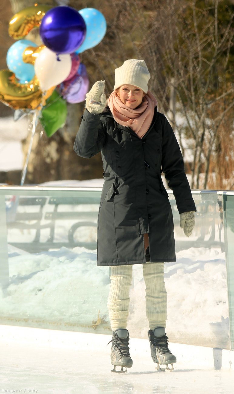 Julianne Moore a romantikus film forgatása, a Rebecca Miller's Maggie's Plan miatt korcsolyázott a New York-i télben.