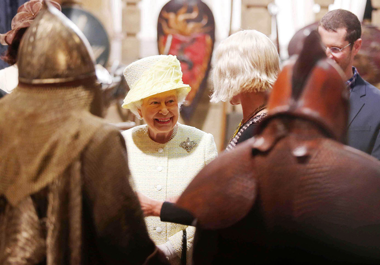 A Trónok harcát több helyszínen forgatják, Erzsébet királynő Belfastba látogatott el