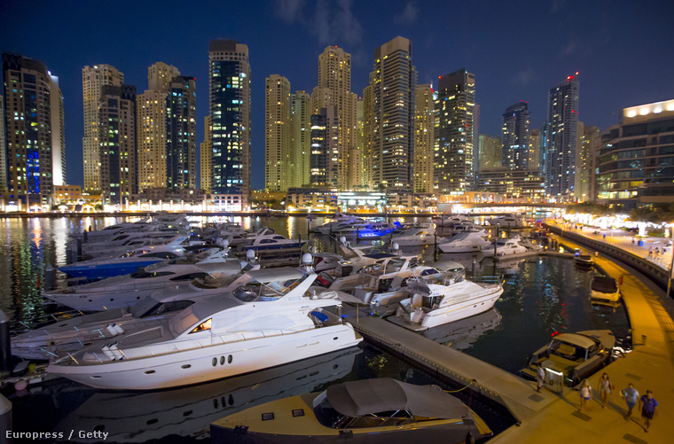 Jachtok a dubaji kikötőben