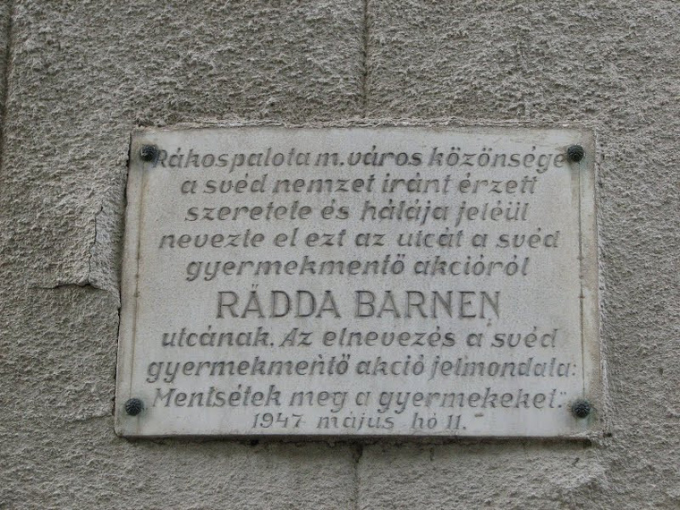Emléktábla a Rädde Barnen utcában