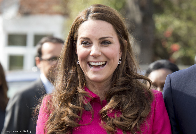 Kate Middleton, vagyis Katalin hercegné ma Londonban mutatta meg magát és terheshasát, méghozzá utoljára, ugyanis most egy időre elvonul, és legközelebb csak akkor láthatjuk majd, miután megszülte második gyerekét.