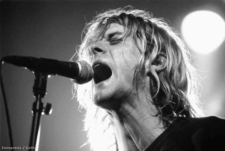Feleségvel, Courtney Love-val Seattle-be utaztak, ahol Cobain rehabra ment