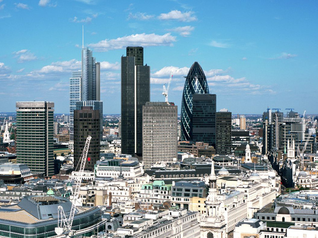 A híres londoni üzleti negyed, középen a Heron torony