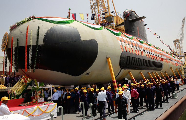 Az első indiai Scorpene tengeralattjáró vízrebocsájtása Mumbaiban