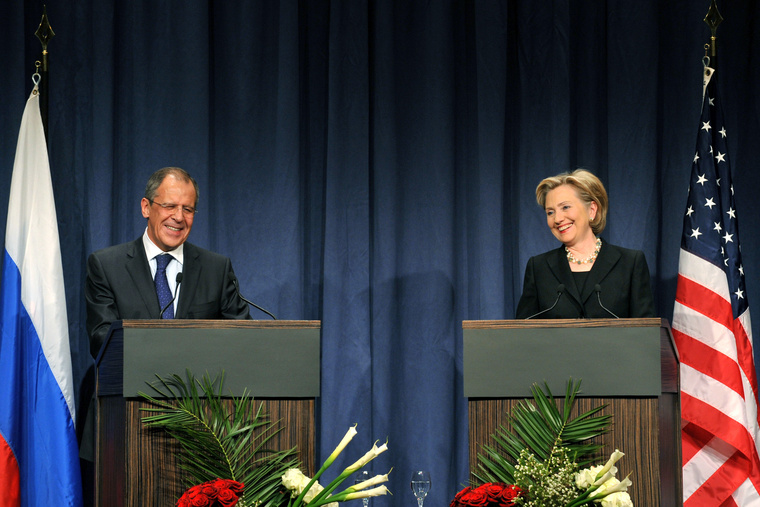 Szergej Lavrov és Hillary Clinton 2009-ben egy genfi konferencián