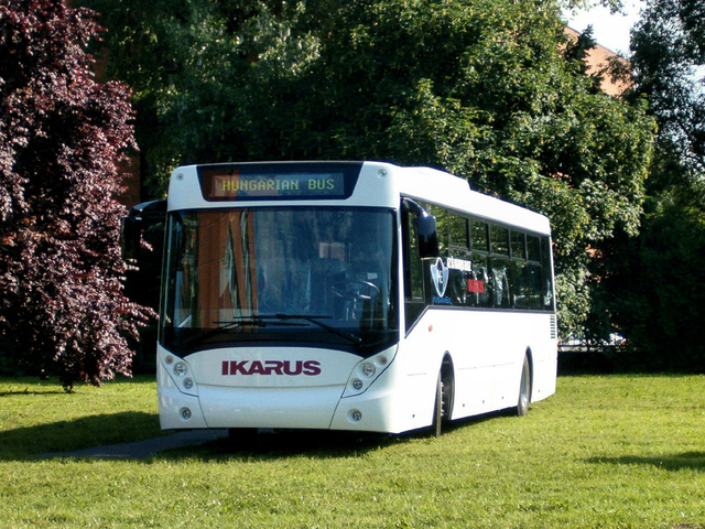 A Hungarian Bus HB 122L a bemutató napján. Ekkor a kocsiban még nem volt hajtáslánc