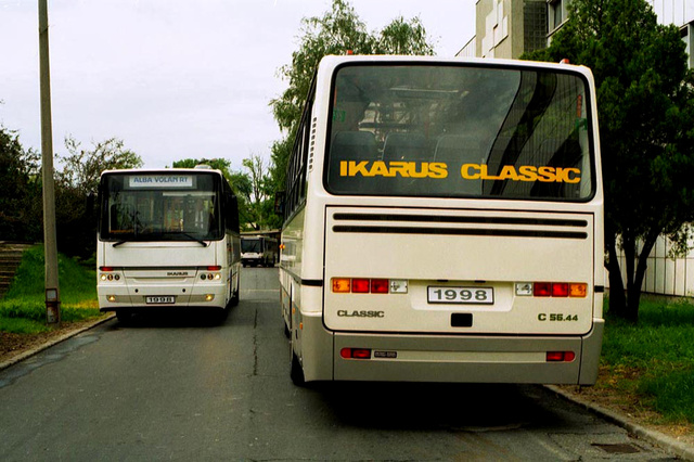 Az Ikarus 200-as sorozatra még a kilencvenes évek végén is nagy volt a kereslet. Ezért 1998-ban megtörtént a régóta halogatott ráncfelvarrás