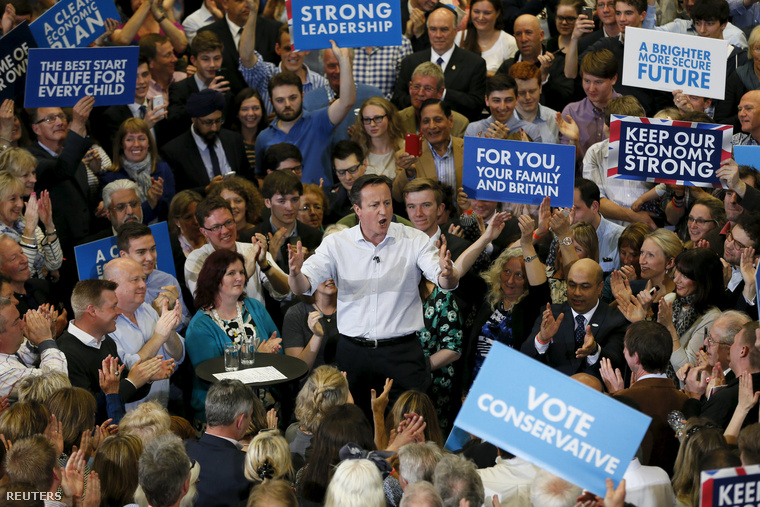 David Cameron kampánybeszédet tart a Hayesfield leányiskolában, a nyugat-angliai Bathban, 2015. május 4-én.