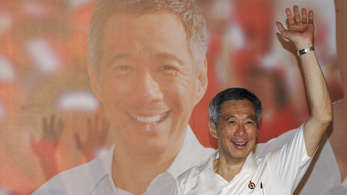 Szingapúr miniszterelnöke előtt leborultak a programozók