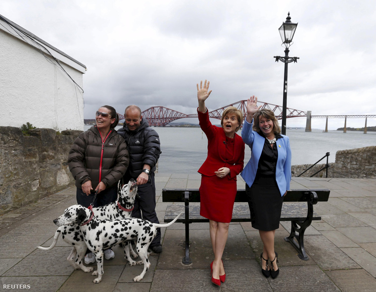 Nicola Sturgeon, az SNP vezetője kampányol Skóciában