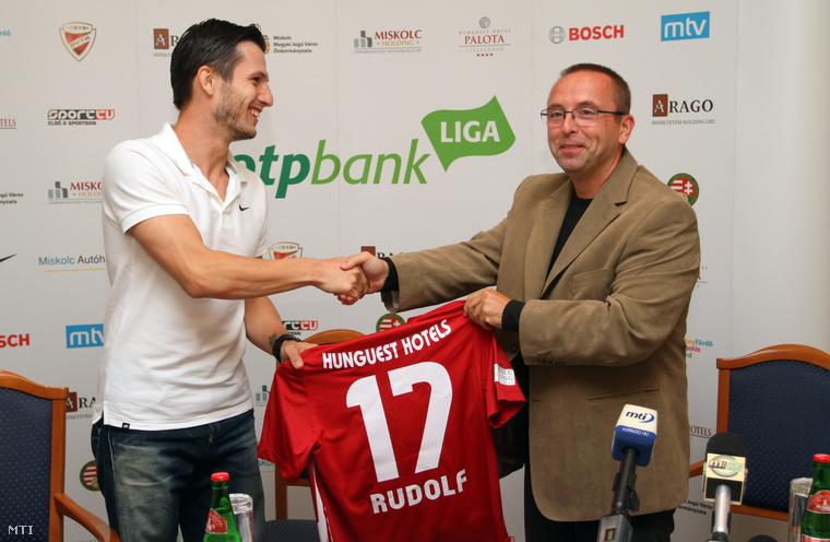 Rudolf Gergely labdarúgó és Leisztinger Tamás, a DVTK többségi tulajdonosa  a lillafüredi Hunguest Hotel Palotában tartott sajtótájékoztatón 2012. szeptember 13-án.