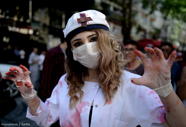 Az isztambuli zombifelvonulás képei