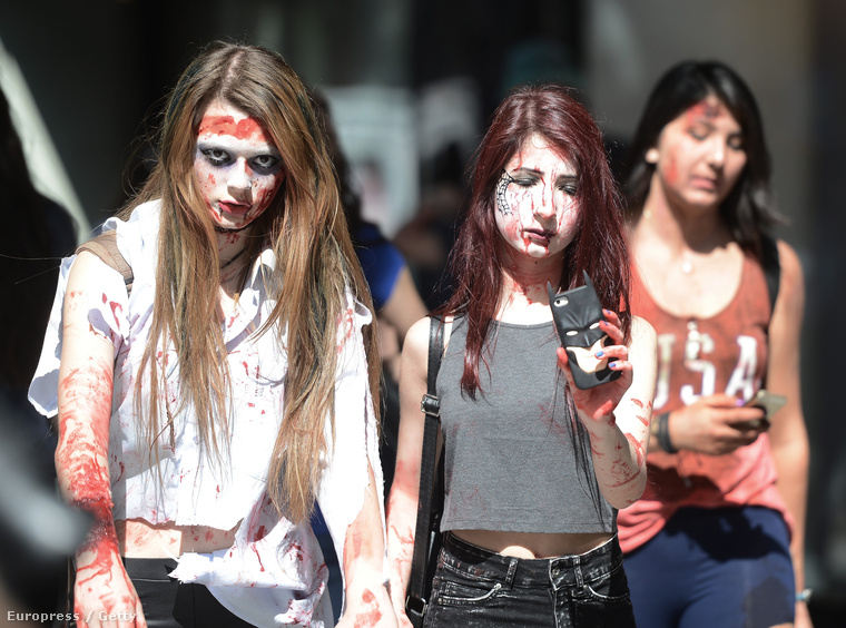 Ezeken a rendezvényeken általában nem történik más, mint hogy zombivá sminkelt emberek hülyén járnak megszaggatott ruhában.