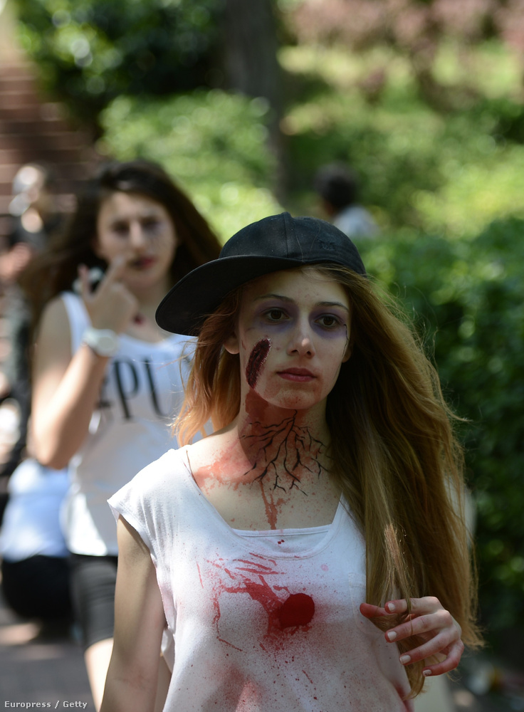 2000 óta tartanak kisebb-nagyobb zombifelvonulásokat