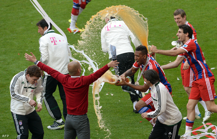 Guardiola első Bundesliga-győzelmét ünnepli