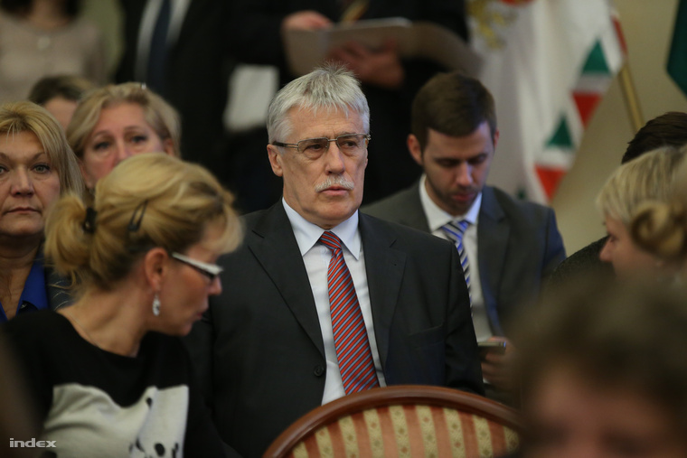 Horváth Béla a Fővárosi Közgyűlés ülésén a Városházán 2014. december 3-án.