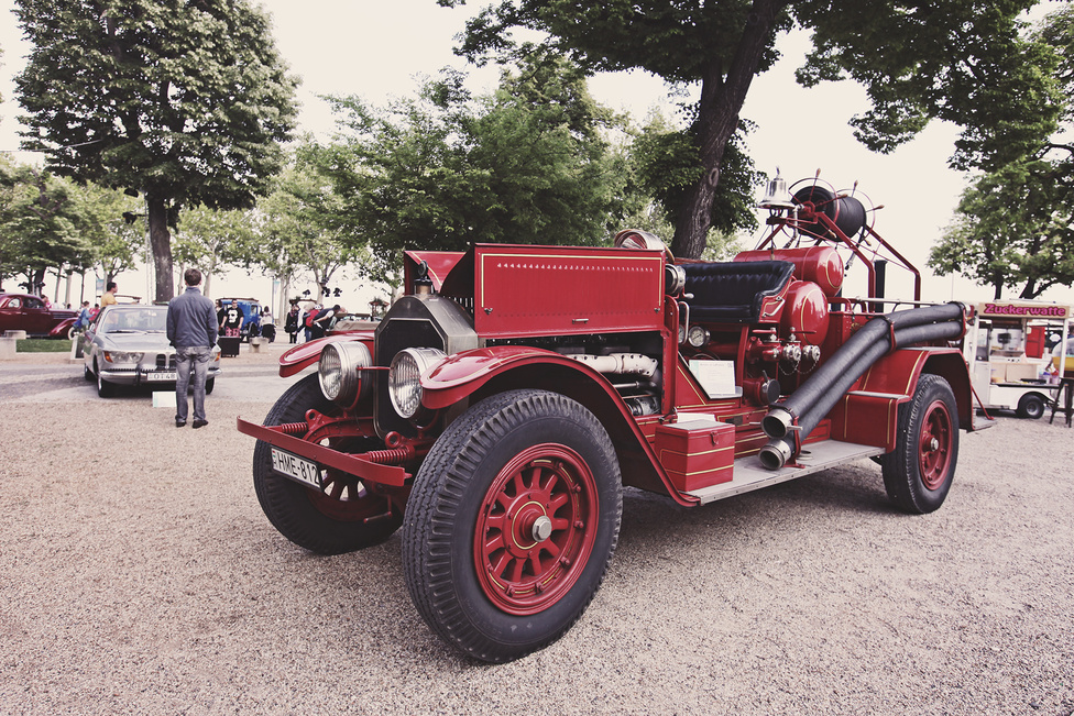 Az 1873-ban alapított American La France 1907-tól egészen tavaly januárig az Egyesült Államok egyik leghíresebb tűzoltóautógyártó cége volt. Kezdetben ők építették a legerősebb tűzoltókat, amelyek képesek voltak 80 km/h-val száguldani. Az itt kiállított példány 1918-ban készült, 14,5 literes sorhatos dübörög az orrában. 