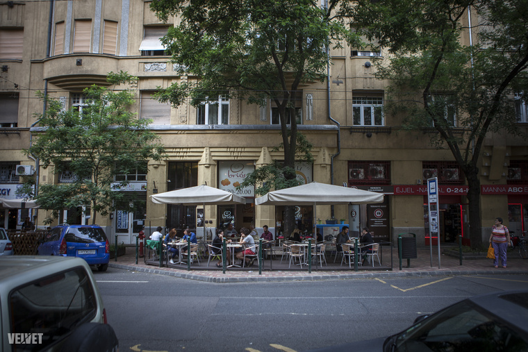 A teraszos kávézók, éttermek miatt a Pozsonyi út a turisták kedvence is.