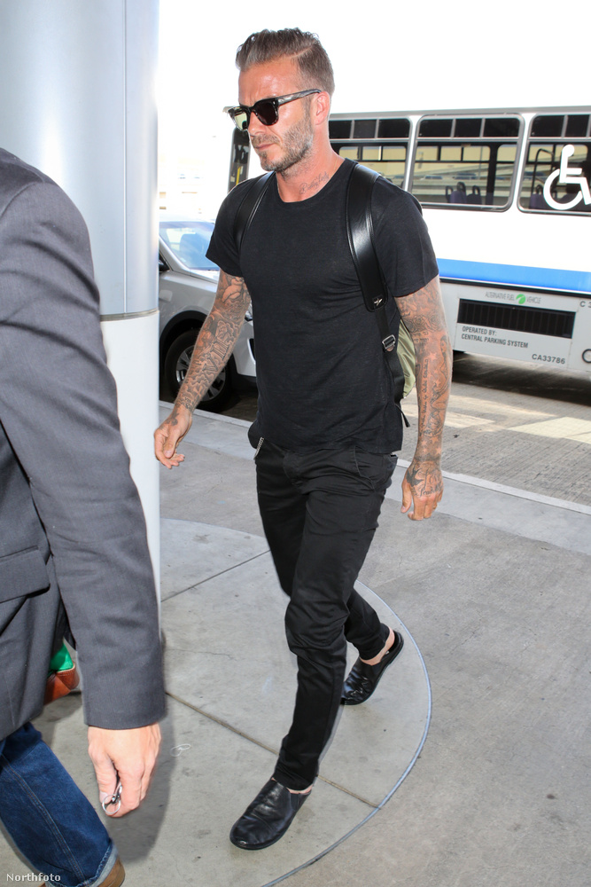 ...úristen, mi a jófranc az ott David Beckham csodálatos lábán?!?!