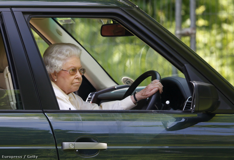 A királynőnek nincs jogosítványa, mégis vezethet