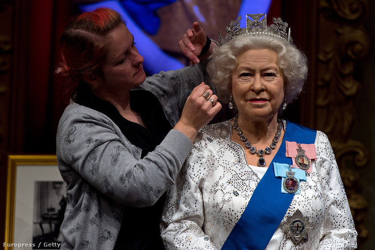 Már 23 különböző viaszszobor készült a királynőről a Madame Tussaudsban