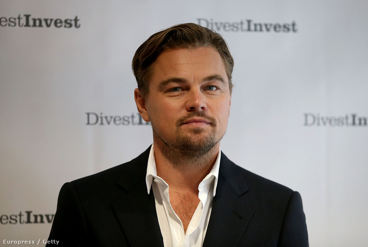 Ennek köszönhetően pedig kiderült, hogy DiCaprio azon kevés férfiak közé tartozik, akiknek nem feltétlenül áll jól a szőr, ugyanis most vagy 10 évvel fiatalabbnak néz ki így